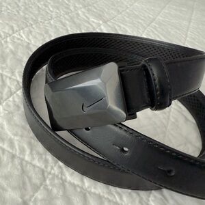 NWT Nike Black Belt Modern Design
